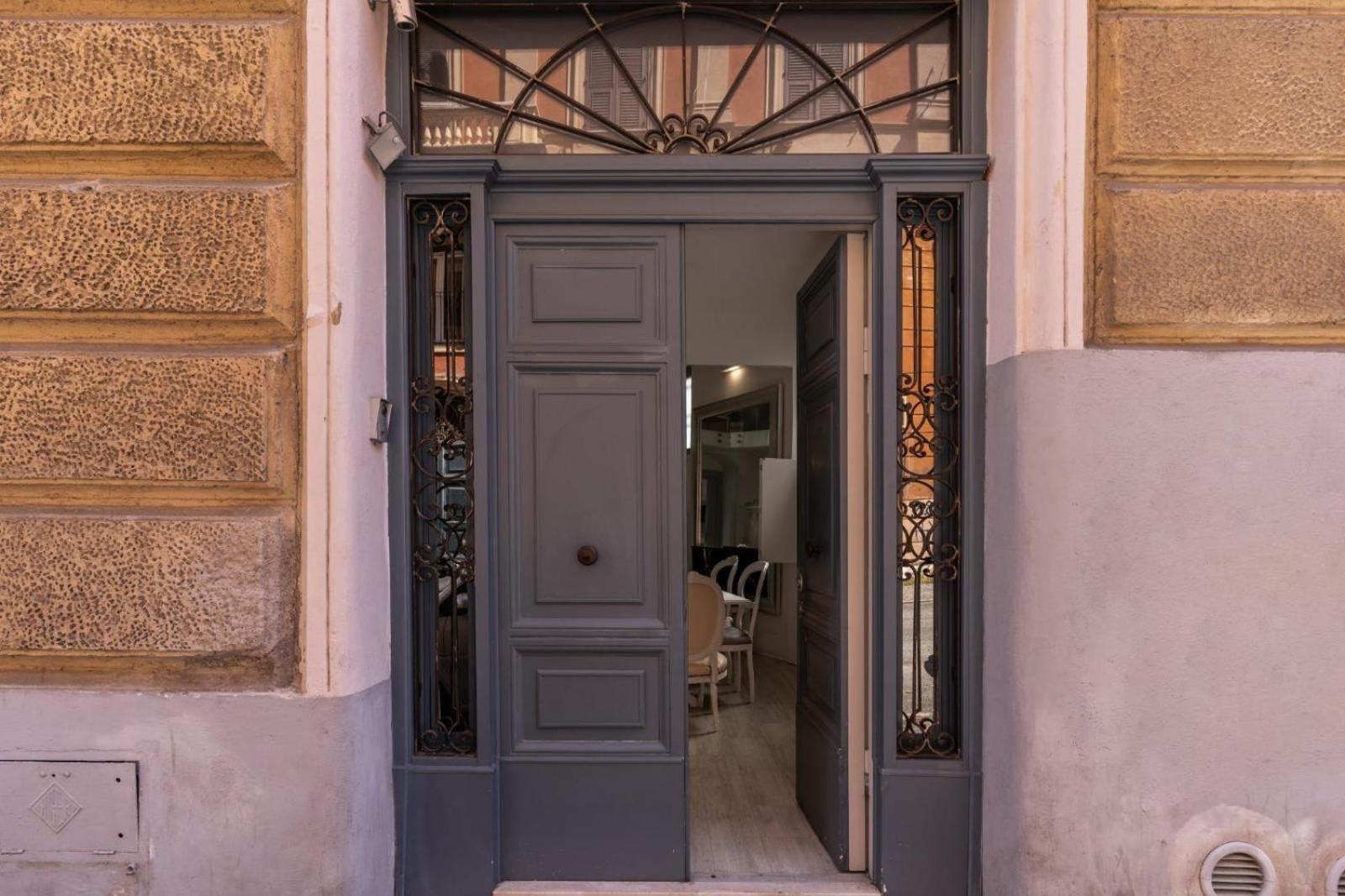 Apartment Elegant Flat In The Historic Near Colosseum!